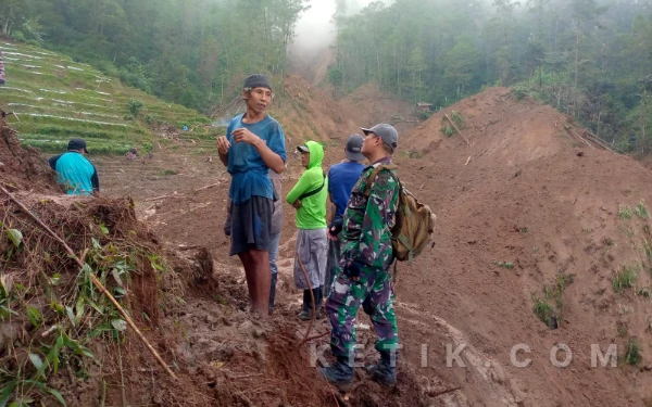Thumbnail Berita - Longsor Terjang Desa Bongas Pemalang, Dua Petani Tertimbun