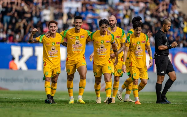 Thumbnail Berita - Tekuk PSIM 3-0, Bernardo Tavares Sebut Persebaya Layak Menang