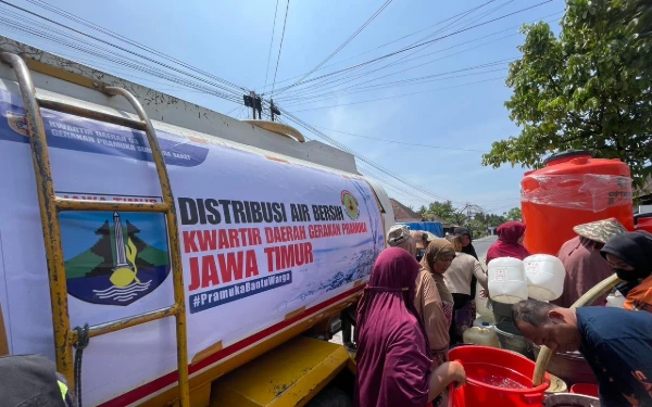 Kwarda Sumbar Salurkan Bantuan 24 Ribu Liter Air Bersih dari Pramuka Jatim