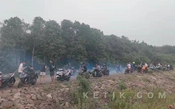 Thumbnail Berita - Pesona Wisata Bendungan Waduk Karian Diminati Warga, Aksi Balap Liar Jadi Sorotan