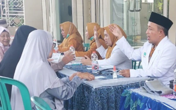 Peringati Satu Abad NU,  RSI Nyai Ageng Pinatih Gresik Gelar Baksos Kesehatan