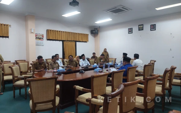 Thumbnail Berita - [FOTO] DPRD Sampang Panggil Disdik dan Kemenag Terkait Masalah SDN Batuporo Timur 1