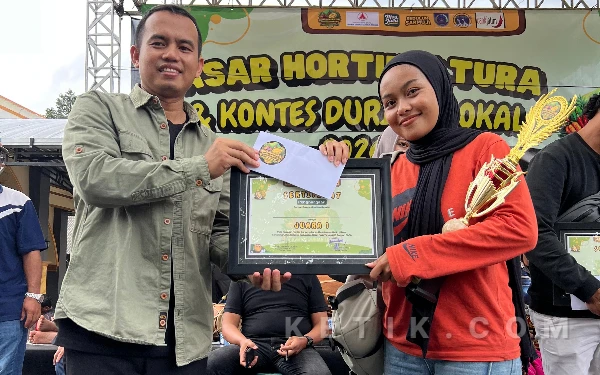 Thumbnail Berita - Pasar Hortikultura Blitar, Jairi Irawan Dorong Durian Lokal Tembus Pasar Luas