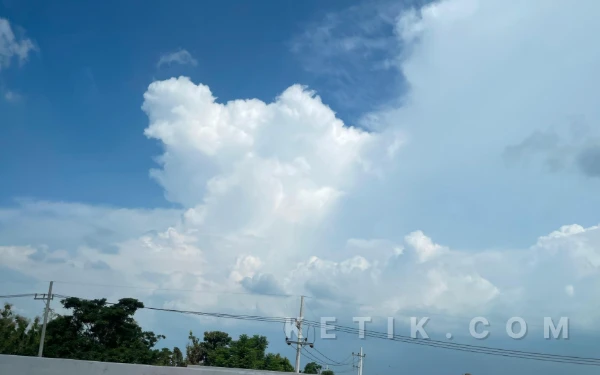 Thumbnail BMKG: Cuaca Kota Ambon 27 Januari 2026 Diprakirakan Cerah Berawan, Pasuruan Hujan Ringan