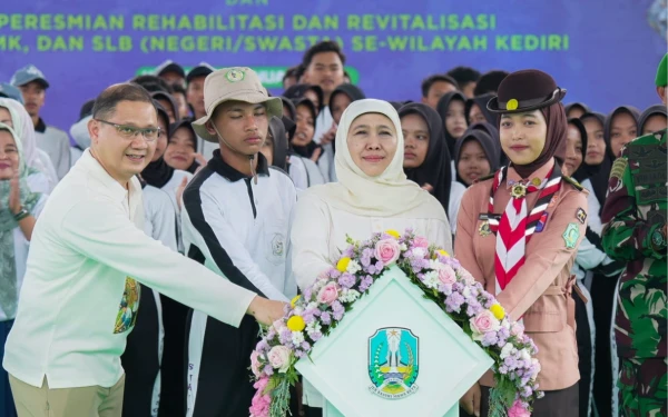 Thumbnail Berita - Perkuat Ekosistem Pendidikan, Gubernur Khofifah Resmikan Revitalisasi 26 Sekolah di Kediri