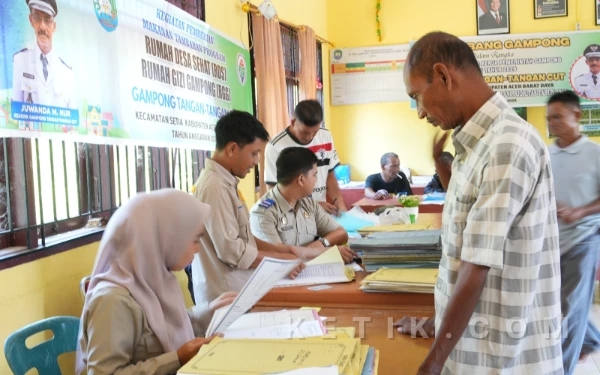 Thumbnail Berita - Warga Tangan-Tangan Cut Terima 256 Sertipikat PTSL Gratis dari Kantah Abdya