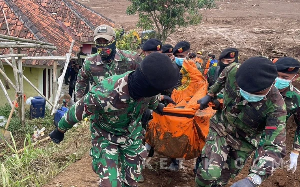 Thumbnail Berita - Hari Keempat Pencarian, Tim Gabungan Evakuasi Total 48 Jasad Korban Longsor Cisarua