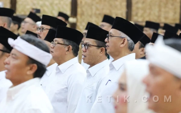 Thumbnail Berita - Dilantik Jadi Wakil Ketua Dewan Pertimbangan, Ini Harapan MUI Jabar Kepada Bupati Bandung Selaku Zuama*