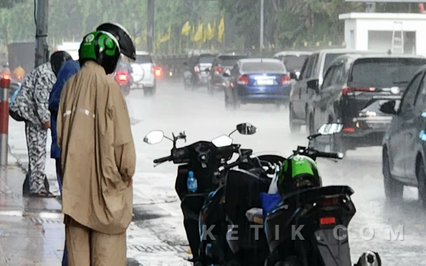 Thumbnail Kota Surabaya dan Jombang Diprakirakan Hujan Ringan 28 Januari 2026, Cek Info Cuaca Jawa Timur