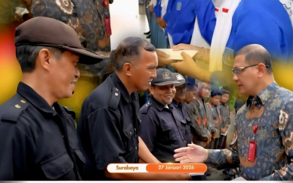 Thumbnail Serahkan Santunan! Kadisdik Jatim Sebut Krusialnya Peran Petugas Kebersihan dan Keamanan Ciptakan Suasana Kondusif di Sekolah