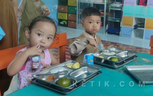 Thumbnail Berita - SPPG Montongsekar Tuban Diduga Lalai Terapkan SOP, 14 Penerima Manfaat Mual, Pusing sampai Gatal-Gatal