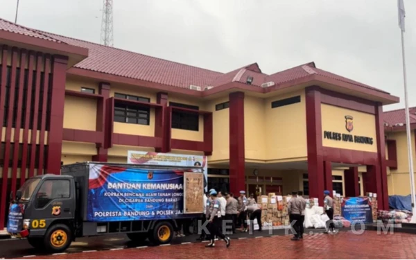 Thumbnail Berita - Polresta Bandung Kirim Bantuan untuk Warga Terdampak Longsor Cisarua