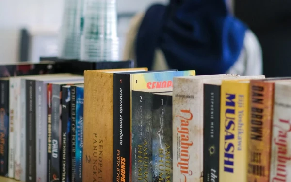 Thumbnail Berita - Tak Sekadar Tempat Ngopi, 3 Kafe Unik di Malang Ini Hadirkan Buku sebagai Teman Nongkrong