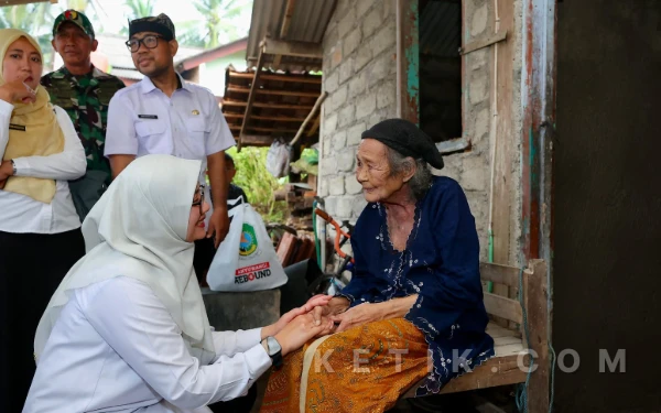 Thumbnail Berita - Bupati Ipuk Gencarkan Kembali Gerakan ASN Banyuwangi Berbagi