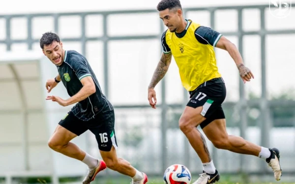 Thumbnail Bursa Transfer Masih Buka, Bernardo Tavares Irit Bicara Soal Pemain Baru Persebaya