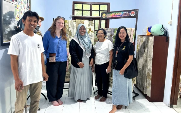 Thumbnail Berita - Mahasiswa Universitas Virginia Amerika Bedah Kekayaan Budaya di Dusun Lereng Kelud Kediri