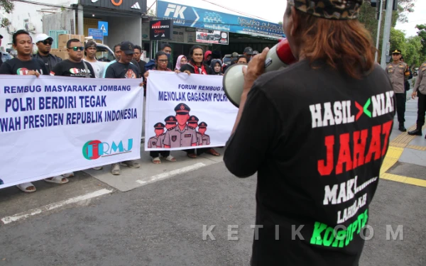 Thumbnail Berita - Masyarakat Jombang Dukung Polri Tetap di Bawah Presiden, Dinilai Paling Ideal dan Independen