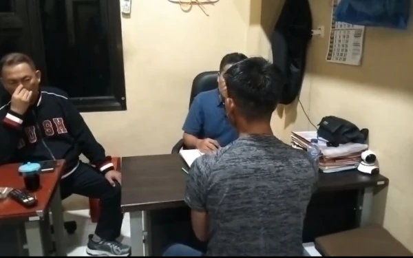 Thumbnail Berita - Dilanda Rasa Bersalah, Pria Pembunuh Wanita Paruh Baya di Muara Enim Serahkan Diri ke Polisi