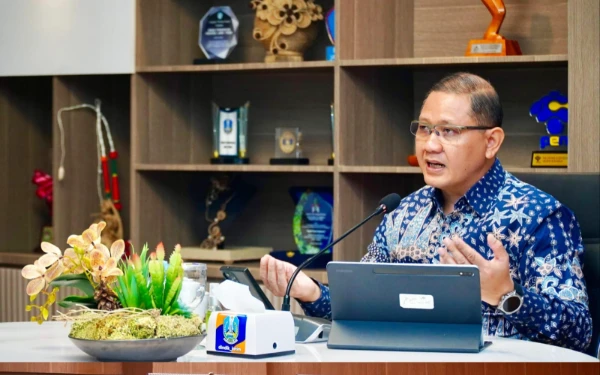 Thumbnail Berita - Webinar ASN Belajar Seri 3! Kadisdik Jatim Ajak ASN Melek Teknologi untuk Pendidikan Berdampak