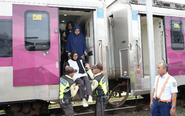 Thumbnail Berita - Jelang Angkutan Lebaran 2026, KAI Daop 8 Surabaya Gelar Simulasi Tanggap Darurat