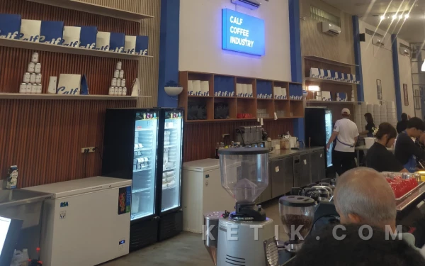 Thumbnail Kopi Calf Hadirkan Konsep Industrial Modern, Tempat Nongkrong Favorit Anak Muda di Kota Malang