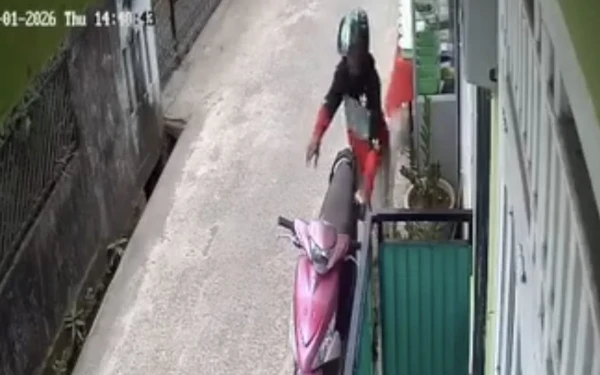 Thumbnail Berita - Disangka Pembeli Sayur, Pria Ini Justru Jambret Ponsel Anak di Depan Rumah