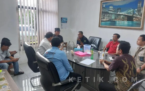 Thumbnail Warga Huntara Cigobang Temui Pj Sekda, Bahas Relokasi dan Hunian Tetap