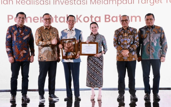Thumbnail Berita - Pemkot Batam Borong 2 Penghargaan, Prestasi Capaian Investasi 2025 Lampaui Target