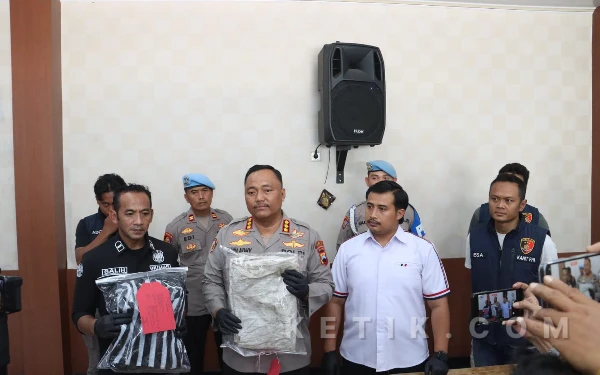Thumbnail Berita - Kurang dari 12 Jam Polresta Cilacap Tangkap Pelaku Pembunuhan Balita Dalam Karung, Ini Motifnya