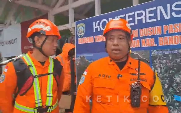 Thumbnail Berita - Longsor Cisarua KBB, Total 74 Bodypack Dievakuasi Tim SAR Gabungan