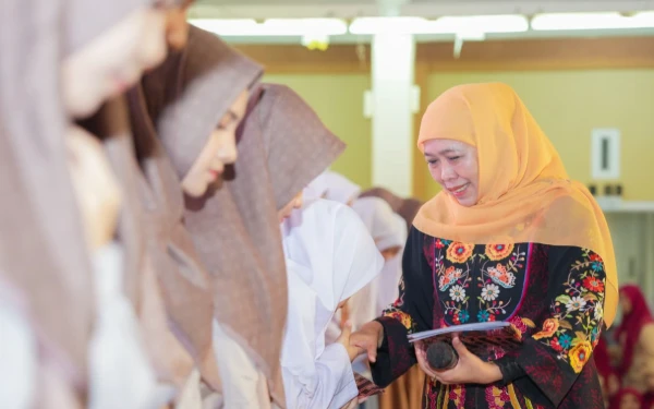 Thumbnail Gubernur Khofifah Hadiri Haflatul Imtihan Ponpes Putri Nurul Cholil Bangkalan, Apresiasi Peran Pesantren Cetak Generasi Qur'ani