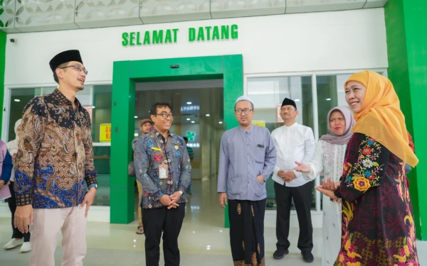 Thumbnail Tinjau RSUD Syamrabu Bangkalan, Inovasi Farmasi Robotik Dapat Perhatian Khusus dari Gubernur Khofifah