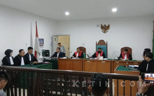 Thumbnail Hak Penuntutan Gugur Demi Hukum, Perkara Tipikor Haji Halim Resmi Ditutup PN Palembang