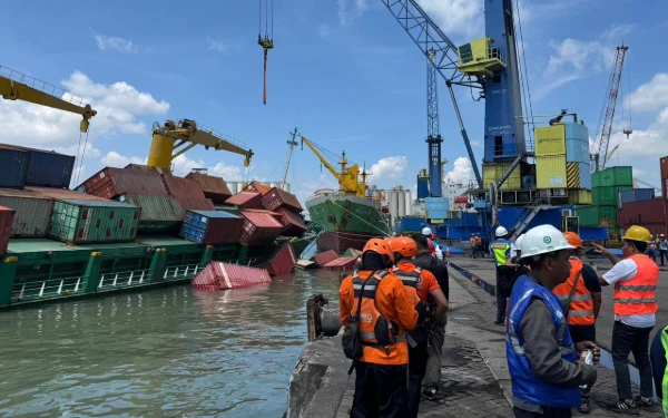 Thumbnail Berita - Korban Peti Kemas di Pelabuhan Tanjung Perak Ditemukan, Lokasi 1 Mil dari Titik Awal