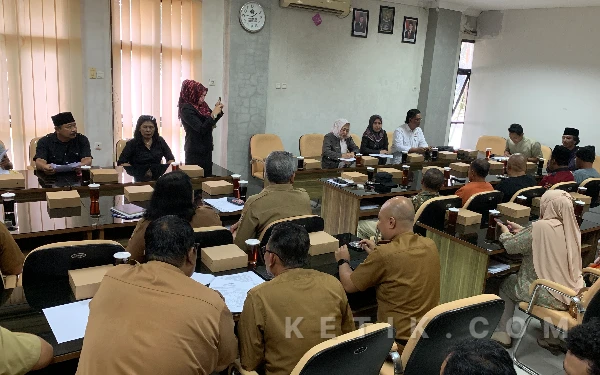 Thumbnail Berita - Warga Babadan Terbelah Soal Penutupan Jalan, Dampak Pabrik Aspal Dibahas di DPRD Blitar