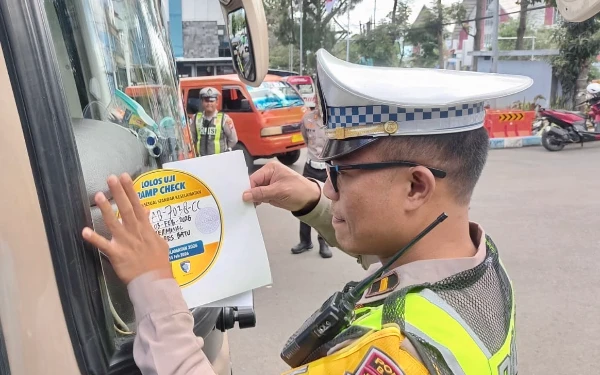 Thumbnail Berita - Hari Kedua Ops Keselamatan Semeru 2026, Polres Batu Temukan Pelanggaran Saat Ramp Check