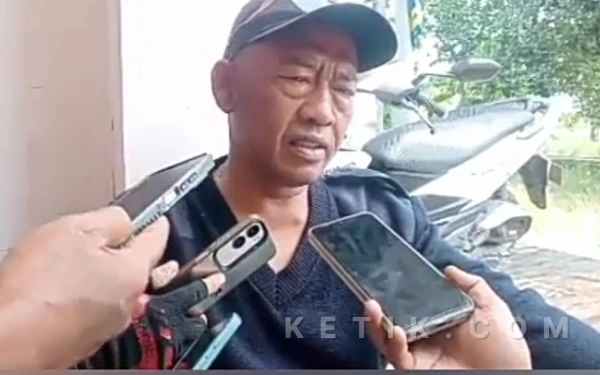 Thumbnail Berita - Dugaan Dana Miliaran Menguap! Warga Geruduk Balai Desa Kemurang Wetan Brebes, Tuntut Transparansi Keuangan Karang Taruna