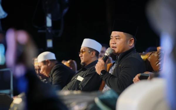 Thumbnail Berita - Haul Sewindu Ki Entus Susmono, Bupati Tegal Ajak Jamaah Doakan Daerah dari Bencana