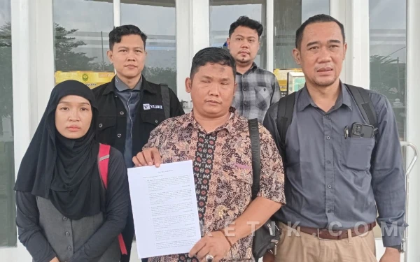 Thumbnail Berita - Bela 10 Media, LBH Palembang: Gugatan AE Cacat Hukum dan Ancam Kebebasan Pers