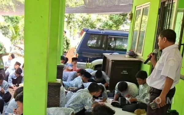 Thumbnail Berita - Siswa SMP IT Ulul Albaab Weleri Kendal Belajar Olah Limbah di BPP Rowosari