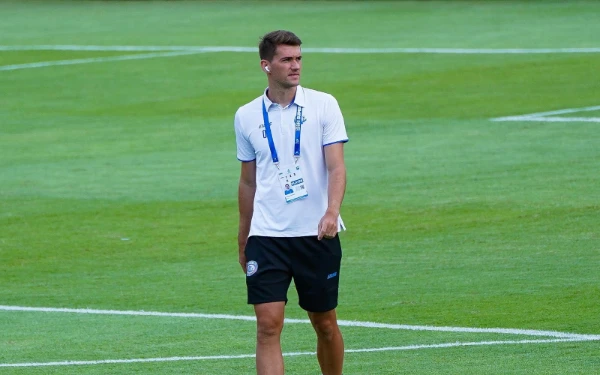 Thumbnail Berita - Resmi! Arema FC Putus Kontrak Odivan Koerich di Tengah Super League 2025/26