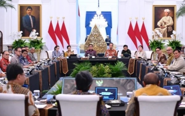 Thumbnail Berita - Kumpulkan Eks Menlu-Wamenlu, Ini yang Dibahas Presiden Prabowo