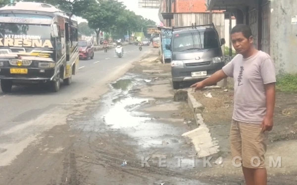 Thumbnail Berita - ‎Drainase Buruk Jalan Nasional Lumpuhkan Ekonomi Warga Brebes, Angka Kecelakaan Motor Meningkat