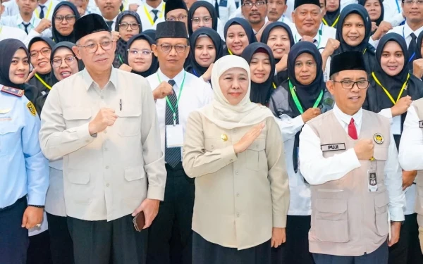 Thumbnail Berita - Gubernur Khofifah Buka Diklat PPIH Embarkasi Surabaya 2026, Tekankan Penguatan Niat dan Empati Pelayanan