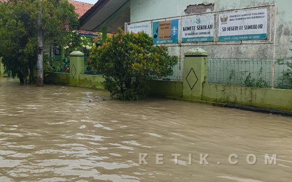 Thumbnail Berita - SD Negeri 01 Sumublor Sragi Terendam Banjir, KBM Terpaksa Diliburkan