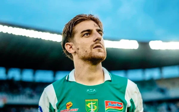 Thumbnail Berita - Bikin Haru! Ini Kesan Dejan Tumbas di Persebaya, Tulis Pesan Cinta  untuk Bonek