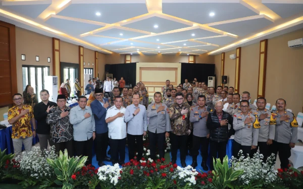 Thumbnail Berita - Dukung MKD DPR RI, Bupati Kediri Siapkan Sanksi bagi Pejabat yang Palsukan Nopol Dinas