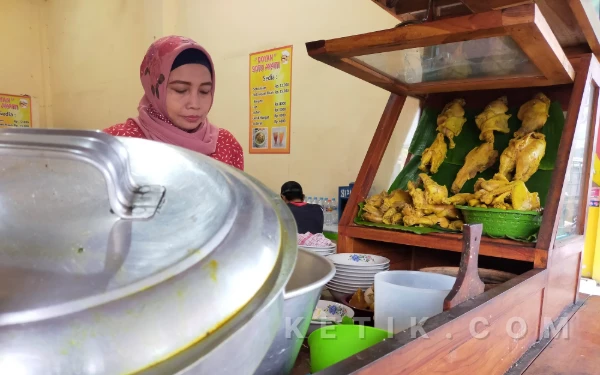 Thumbnail Berita - Warung Doyan Soto Ayam Gresik, Sensasi Koya Gurih yang Selalu Diburu Pagi Hari