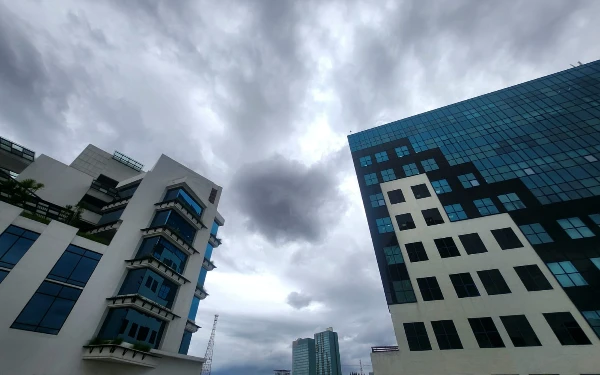 Thumbnail Berita - Cuaca Surabaya 6 Februari 2025 Diprakirakan Berawan, Madiun Hujan Ringan