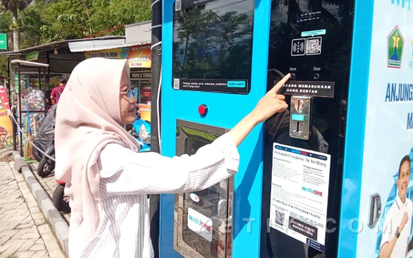 Thumbnail Berita - Warga Kota Malang Sambut Positif Keberadaan Anjungan Air Minum Mizuone